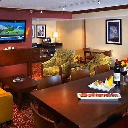 Hotel Wyndham Cleveland Airport Interior foto
