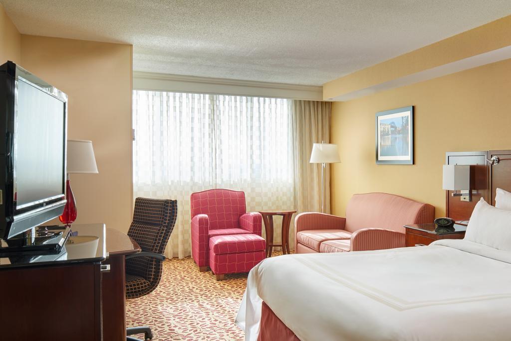 Hotel Wyndham Cleveland Airport Exterior foto